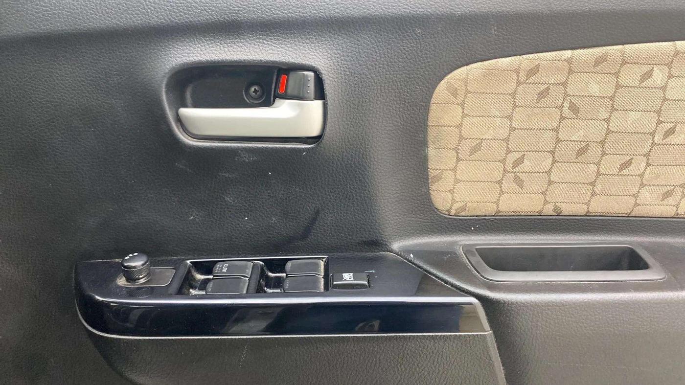 2018 Maruti Wagon R 1.0 VXI OPT, Petrol, Manual, 30,927 km, Driver Side Door Panels Control
