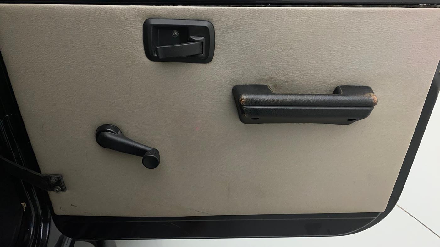 2018 Mahindra Thar CRDE 4X4 BS IV, Diesel, Manual, 36,652 km, Driver Side Door Panels Control