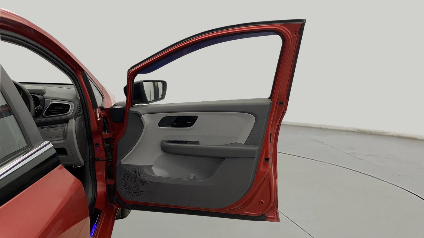 2020 Tata ALTROZ XE PETROL, Petrol, Manual, 24,917 km, RHS Front Door