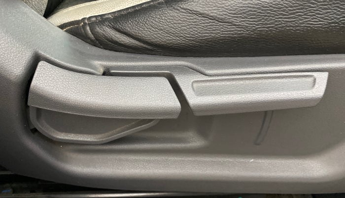 2020 Hyundai GRAND I10 NIOS SPORTZ AMT 1.2 KAPPA VTVT, Petrol, Automatic, 20,185 km, Driver Side Adjustment Panel