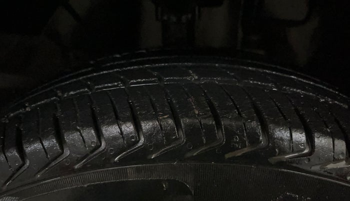 2016 Renault Kwid RXT 0.8, Petrol, Manual, 60,531 km, Right Front Tyre Tread