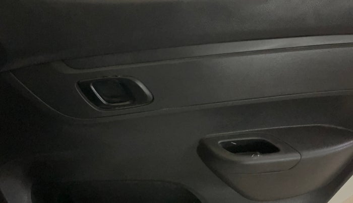 2016 Renault Kwid RXT 0.8, Petrol, Manual, 60,531 km, Driver Side Door Panels Control