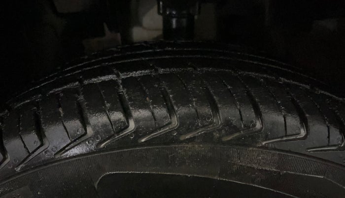 2016 Renault Kwid RXT 0.8, Petrol, Manual, 60,531 km, Left Front Tyre Tread