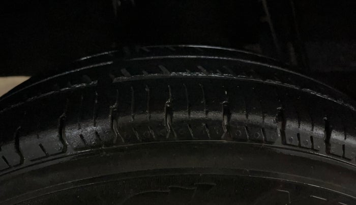 2016 Renault Kwid RXT 0.8, Petrol, Manual, 60,531 km, Right Rear Tyre Tread