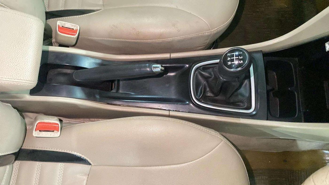 2016 Maruti Ciaz VDI+ SHVS, Diesel, Manual, 48,309 km, Gear Lever