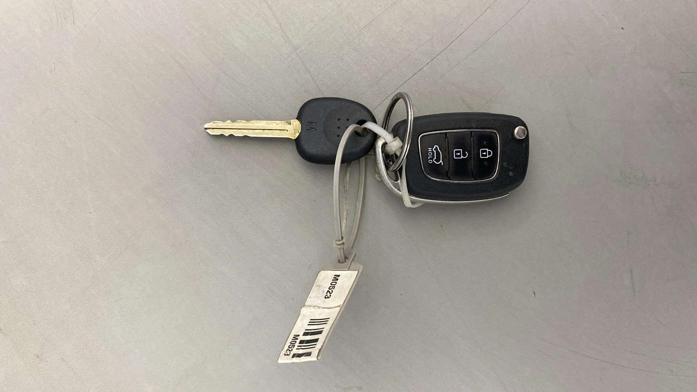 2020 Hyundai VENUE S 1.2, Petrol, Manual, 71,112 km, Key Close Up