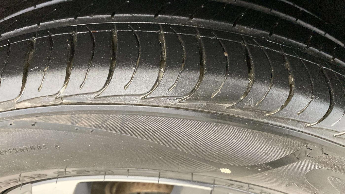 2020 Hyundai VENUE S 1.2, Petrol, Manual, 71,112 km, Left Front Tyre Tread