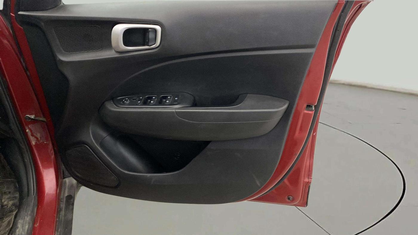 2020 Hyundai VENUE S 1.2, Petrol, Manual, 71,112 km, Driver Side Door Panels Control