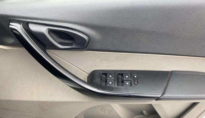 2017 Tata Tiago XT PETROL, Petrol, Manual, 52,825 km, Driver Side Door Panels Control