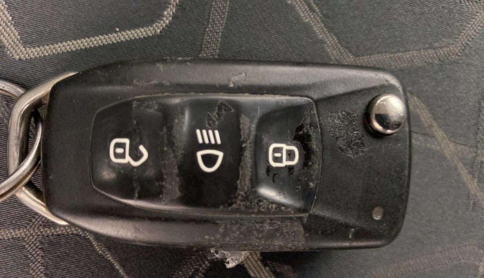 2017 Tata Tiago XT PETROL, Petrol, Manual, 52,825 km, Key Close Up