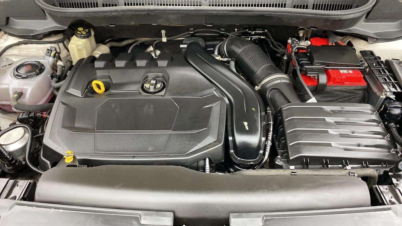 2022 Skoda KUSHAQ STYLE 1.5L TSI DSG (6 AIRBAGS), Petrol, Automatic, 63,714 km, Open Bonet