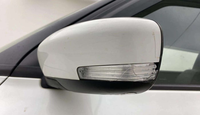 2018 Maruti Swift ZDI, Diesel, Manual, 60,563 km, Left rear-view mirror - Indicator light has minor damage