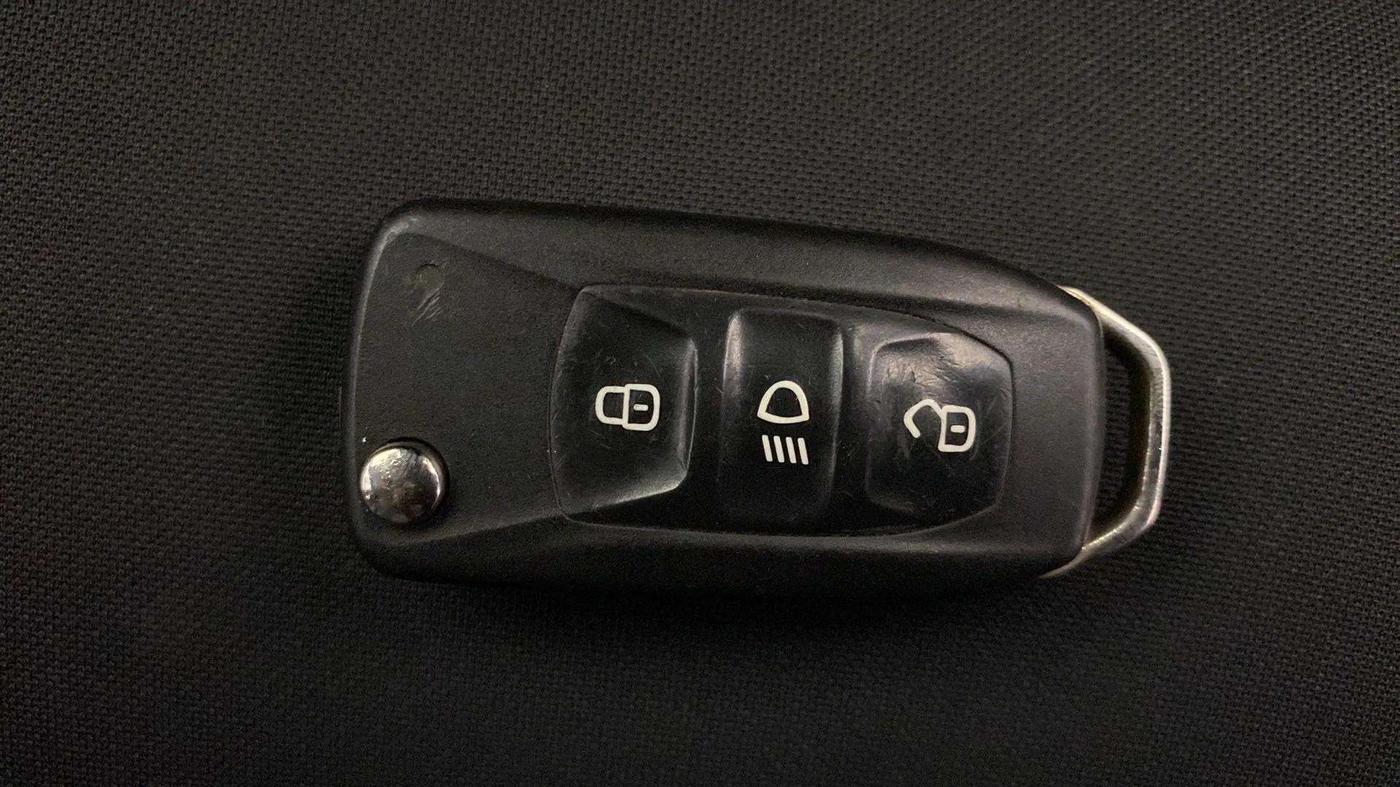 2020 Tata NEXON XM SUNROOF PETROL, Petrol, Manual, 53,641 km, Key Close Up
