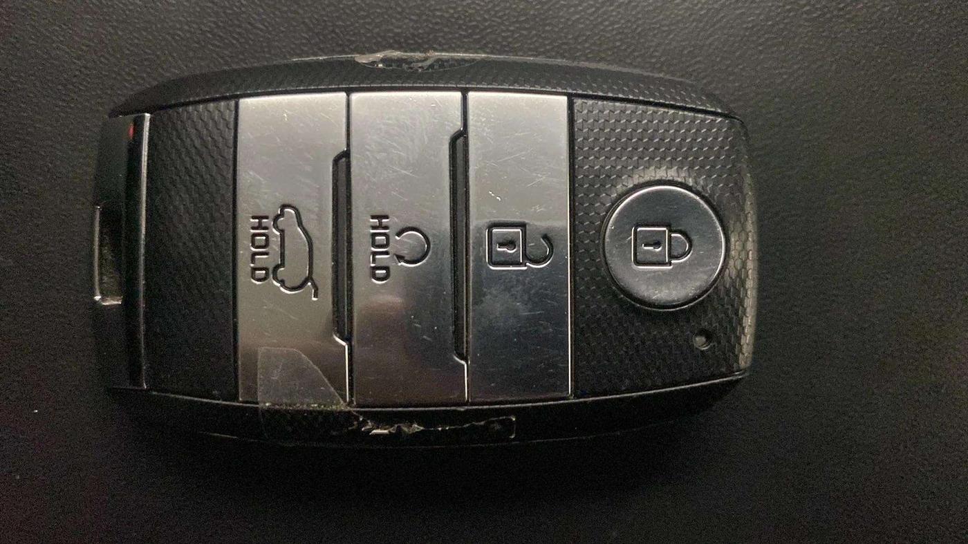 2022 KIA SONET HTK PLUS 1.5, Diesel, Manual, 42,751 km, Key Close Up