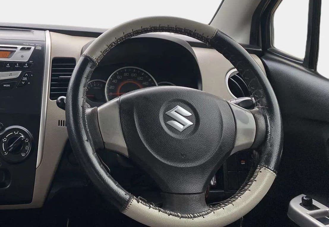 2016 Maruti Wagon R 1.0 VXI, Petrol, Manual, 96,904 km, Steering Wheel Close Up