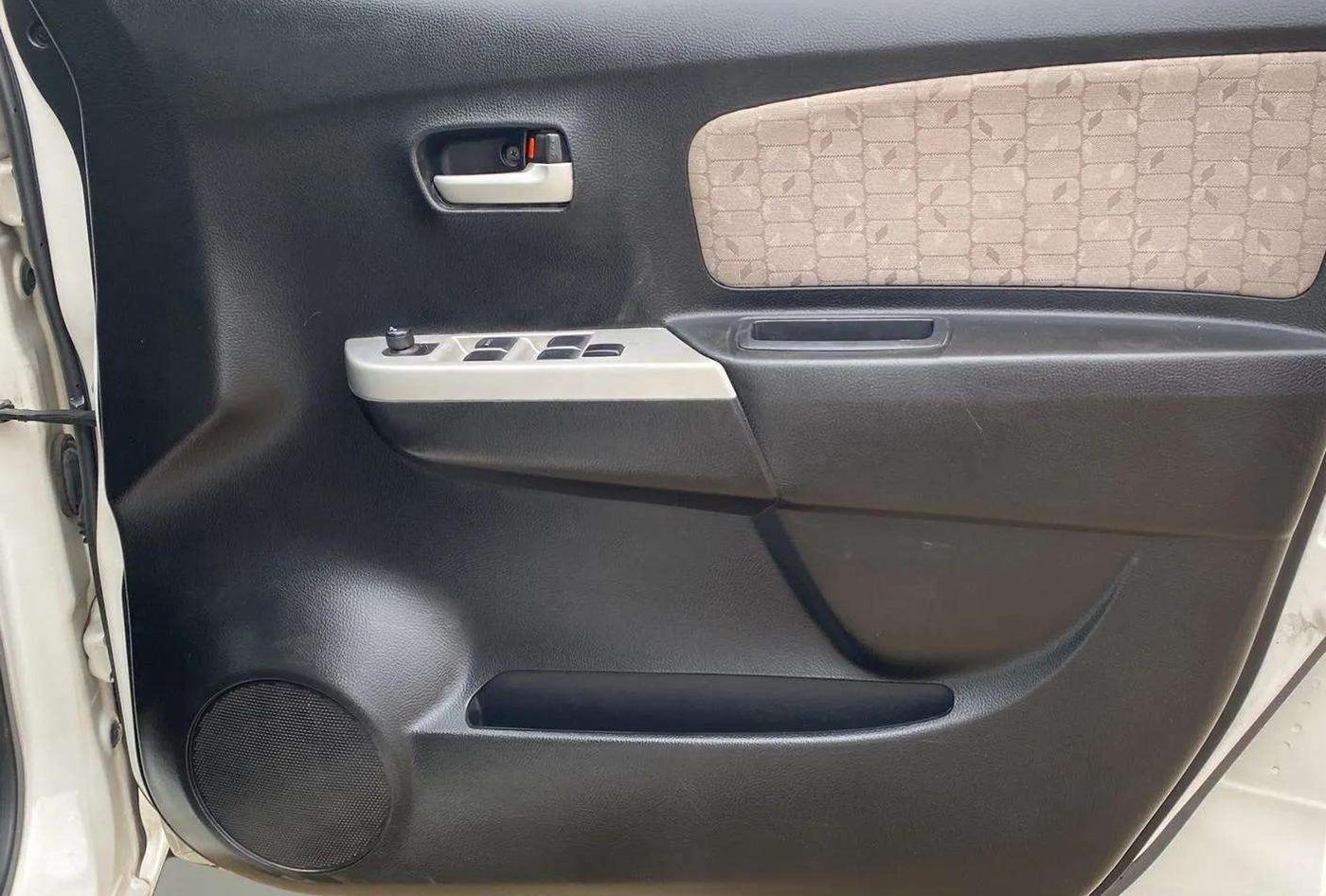 2016 Maruti Wagon R 1.0 VXI, Petrol, Manual, 96,904 km, Driver Side Door Panels Control