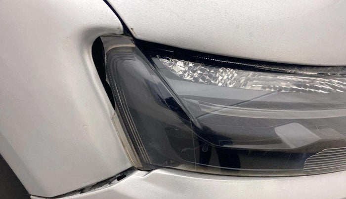 2021 Renault Kwid RXT 1.0 (O), Petrol, Manual, 13,339 km, Right headlight - Clamp has minor damage