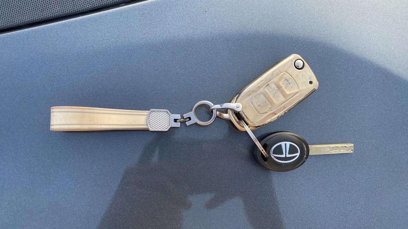 2022 Tata ALTROZ XM PLUS PETROL, Petrol, Manual, 40,249 km, Key Close Up