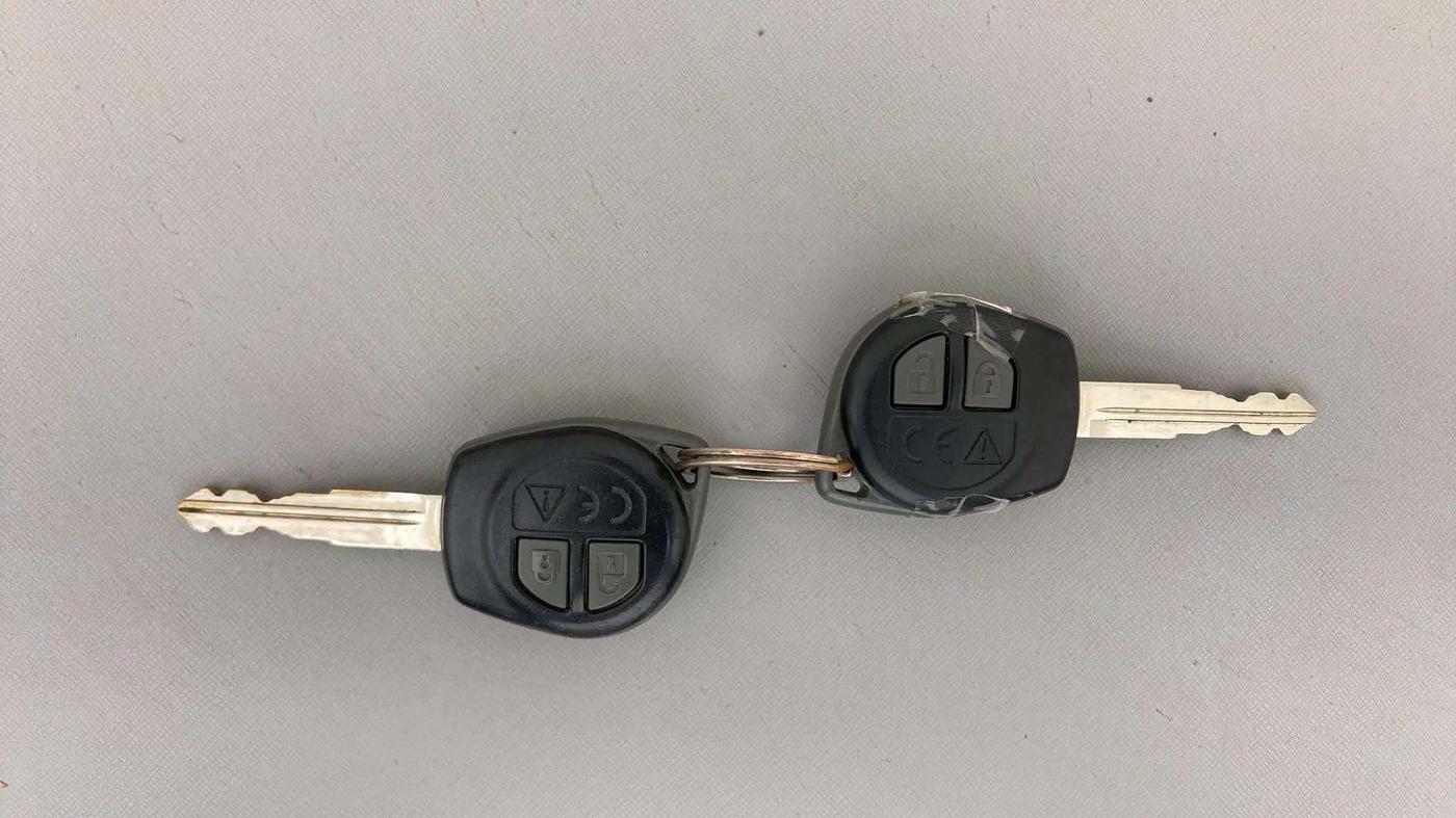 2023 Toyota Glanza E, Petrol, Manual, 57,930 km, Key Close Up