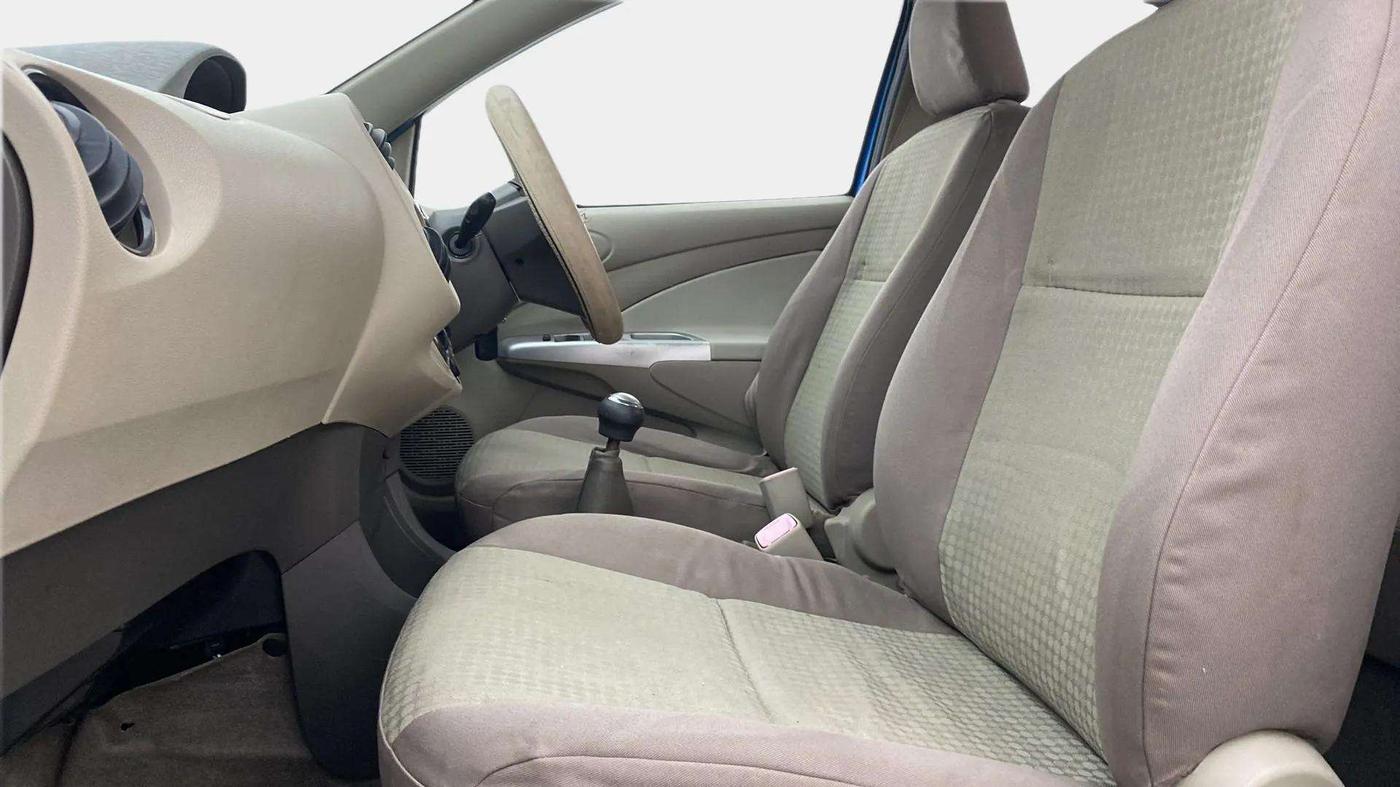 2013 Toyota Etios Liva G, Petrol, Manual, 50,372 km, Right Side Front Door Cabin