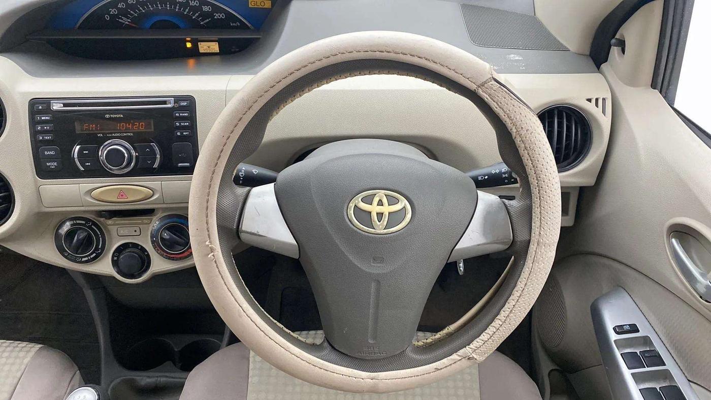 2013 Toyota Etios Liva G, Petrol, Manual, 50,372 km, Steering Wheel Close Up