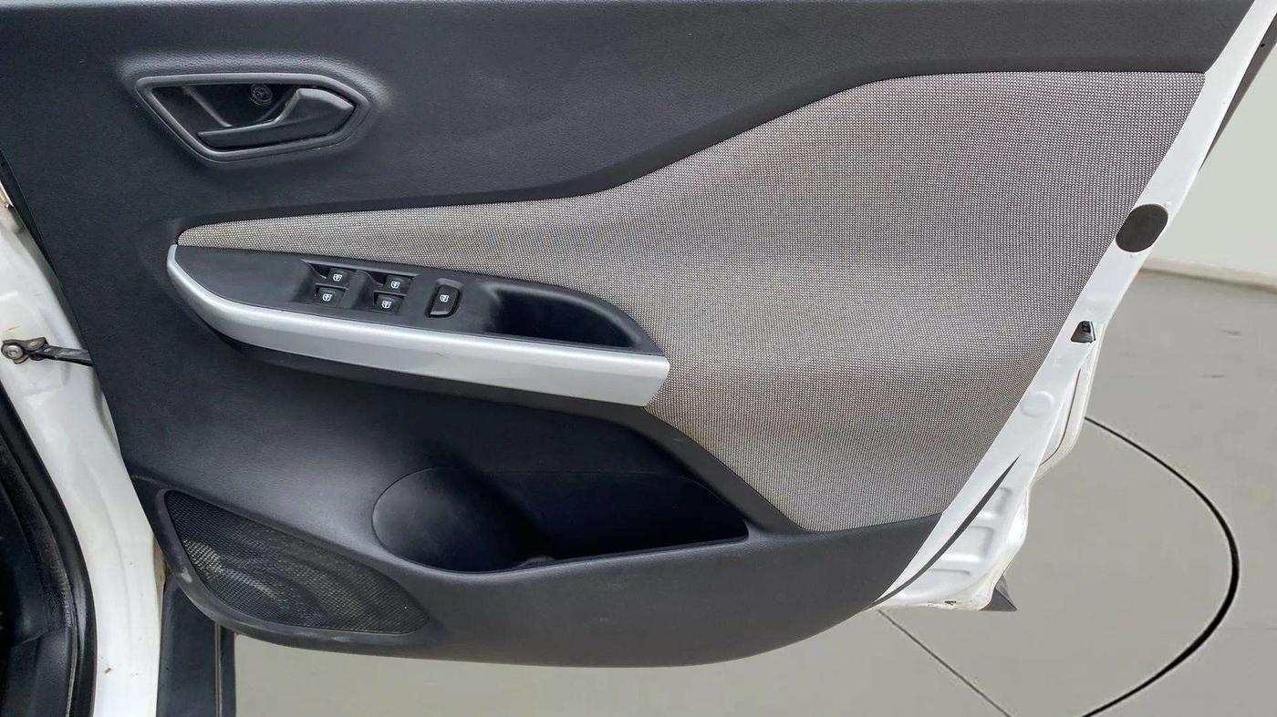 2022 Nissan MAGNITE XE, Petrol, Manual, 27,517 km, Driver Side Door Panels Control