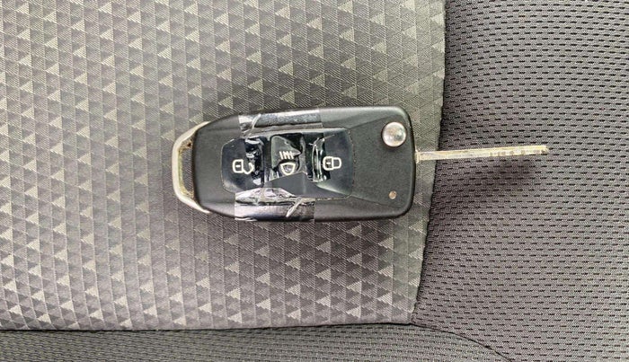 2016 Tata Tiago XZ PETROL, Petrol, Manual, 64,779 km, Key Close Up