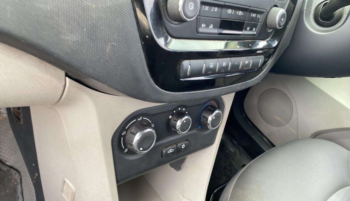 2016 Tata Tiago XZ PETROL, Petrol, Manual, 64,779 km, AC Unit - Directional switch has minor damage