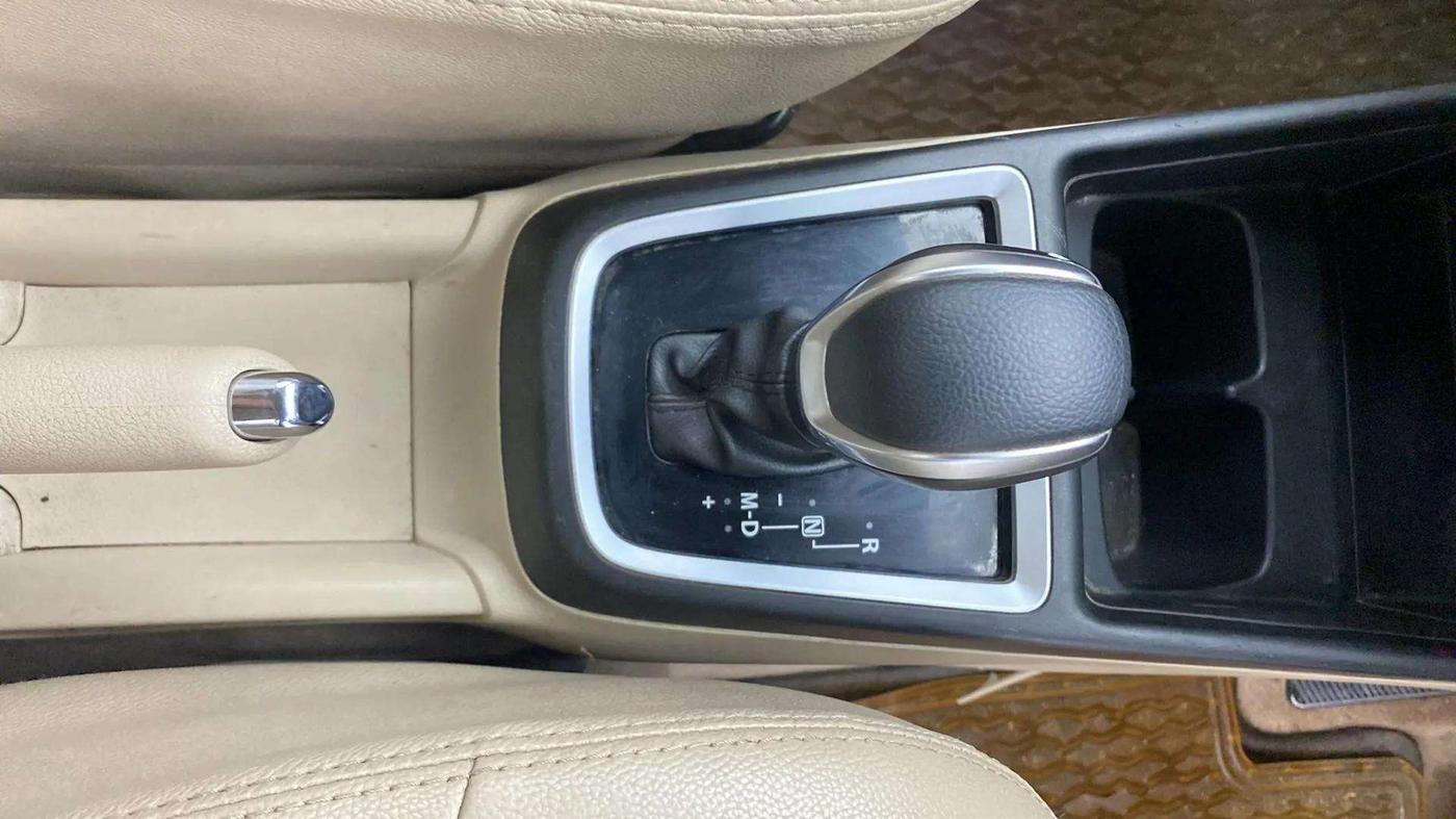 2019 Maruti Dzire VXI AMT, Petrol, Automatic, 69,889 km, Gear Lever