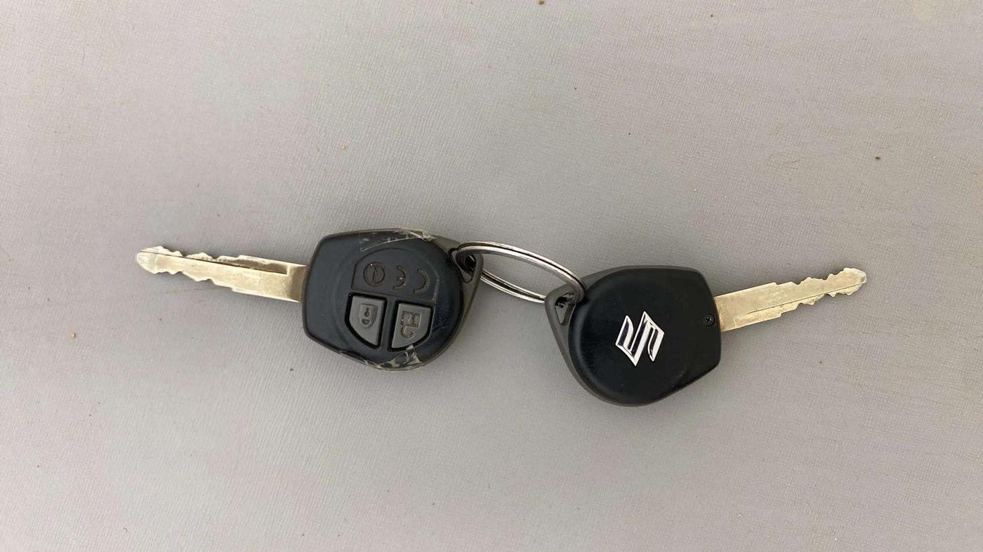 2019 Maruti Dzire VXI AMT, Petrol, Automatic, 69,889 km, Key Close Up