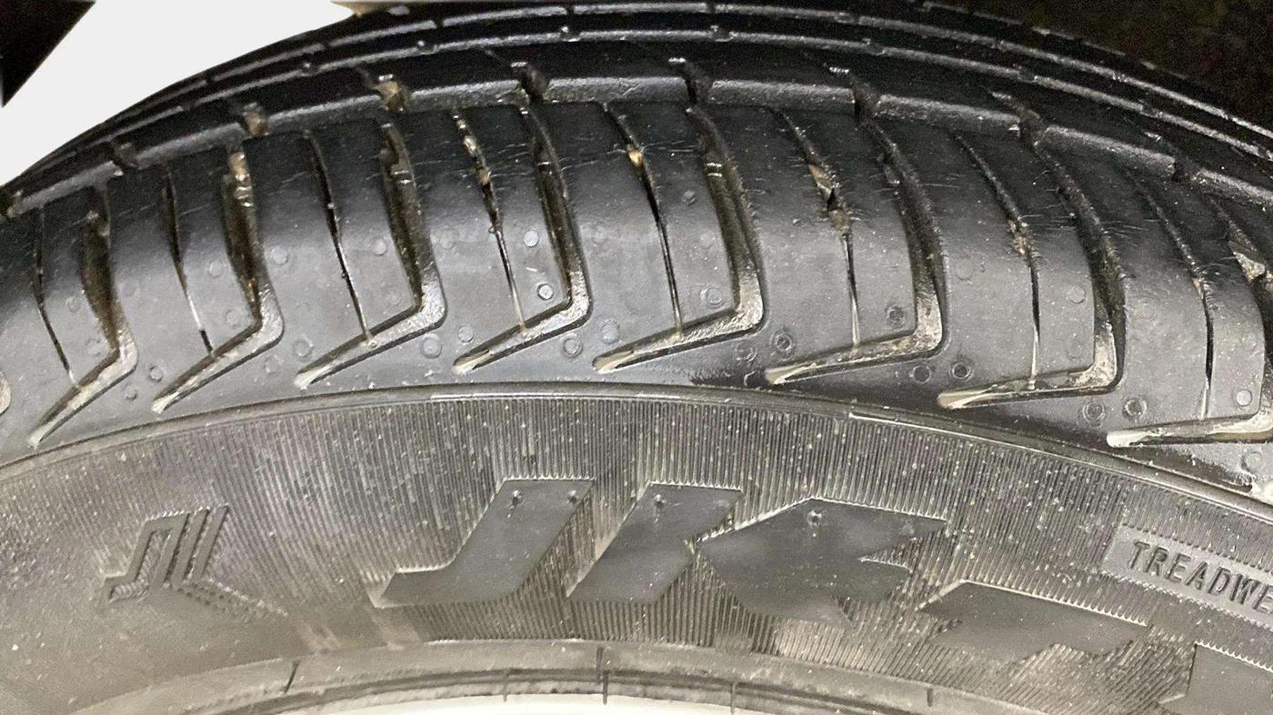 2018 Datsun Redi Go T(O) 1.0 AMT, Petrol, Automatic, 18,849 km, Left Front Tyre Tread