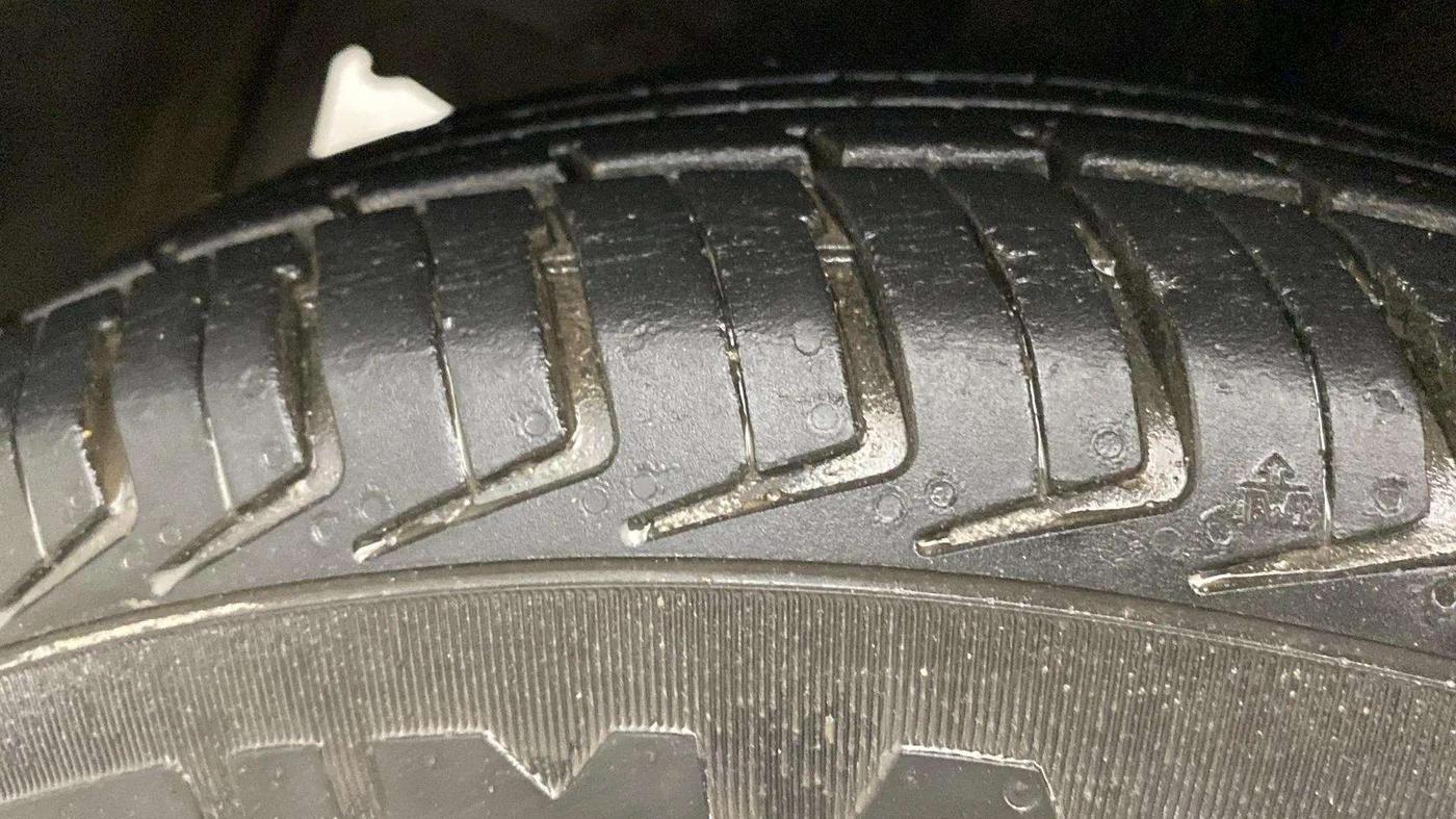 2018 Datsun Redi Go T(O) 1.0 AMT, Petrol, Automatic, 18,849 km, Right Front Tyre Tread