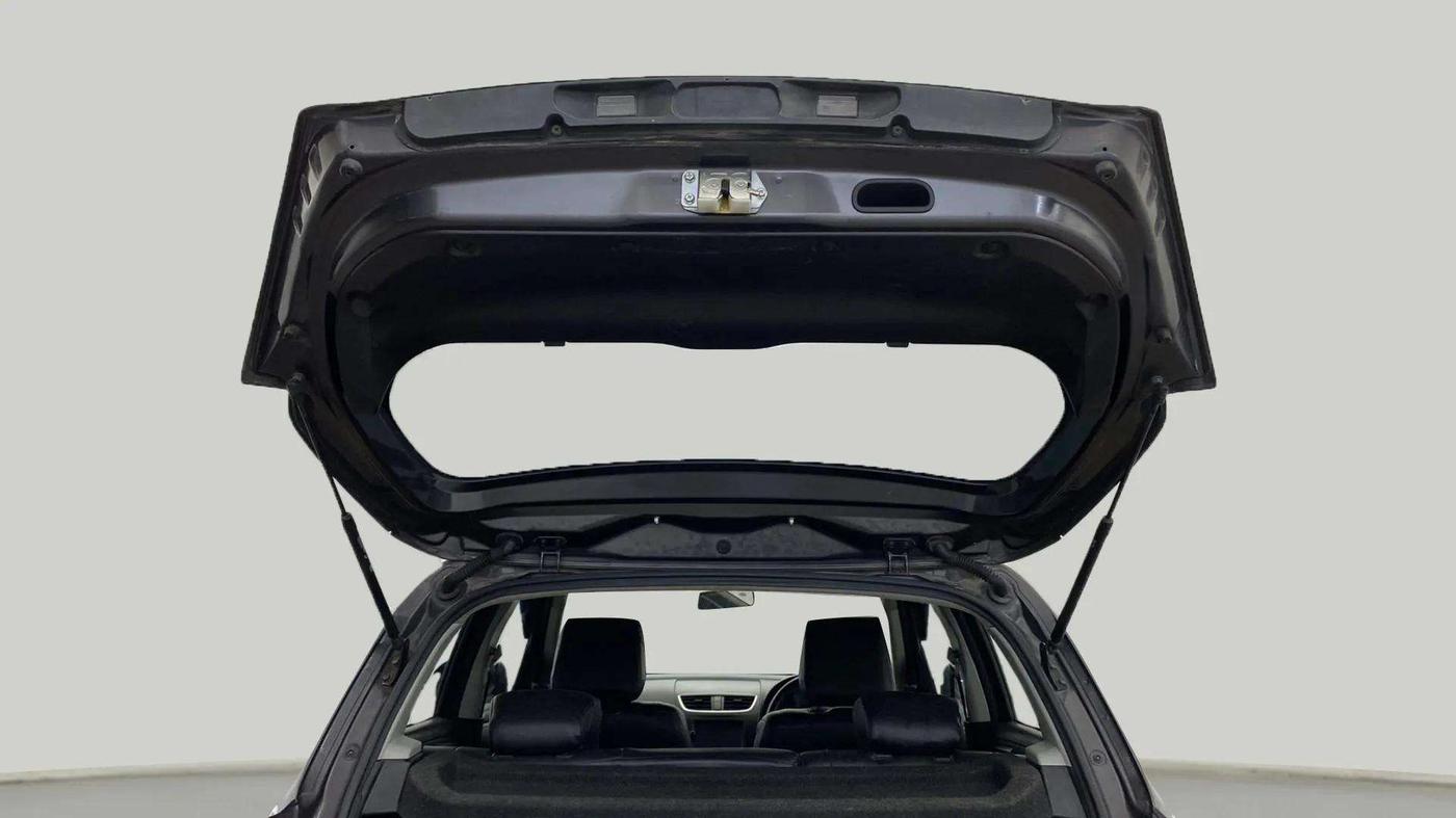 2017 Maruti Swift LXI (O), CNG, Manual, 33,203 km, Boot Door Open
