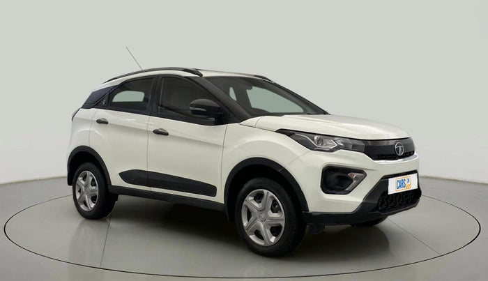 2023 Tata NEXON XMA SUNROOF PETROL, Petrol, Automatic, 6,894 km, Right Front Diagonal