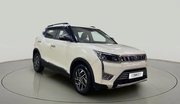 2022 Mahindra XUV300 W8 (O) 1.5 DIESEL, Diesel, Manual, 28,805 km, Right Front Diagonal