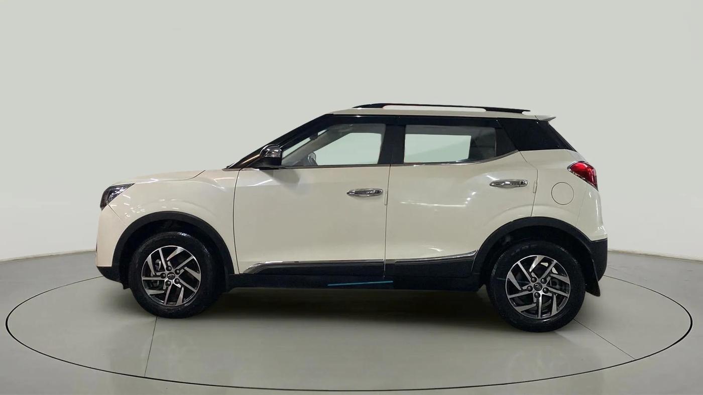 2022 Mahindra XUV300 W8 (O) 1.5 DIESEL, Diesel, Manual, 28,924 km, Left Side