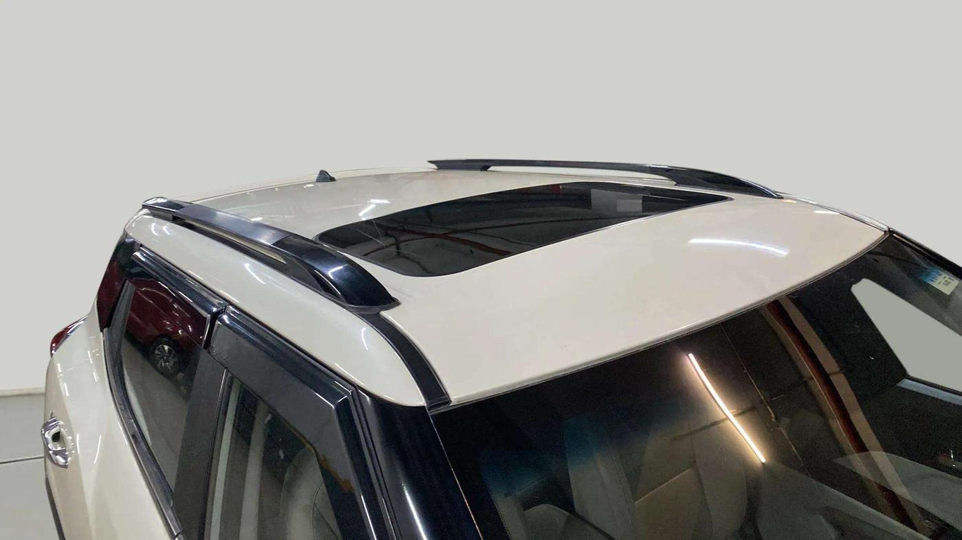 2022 Mahindra XUV300 W8 (O) 1.5 DIESEL, Diesel, Manual, 28,924 km, Roof