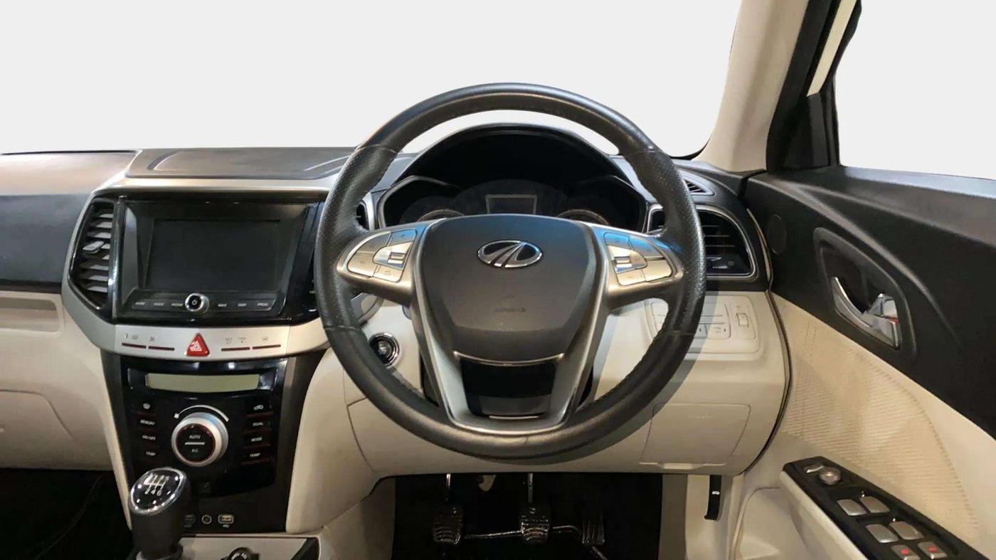 2022 Mahindra XUV300 W8 (O) 1.5 DIESEL, Diesel, Manual, 28,924 km, Steering Wheel Close Up