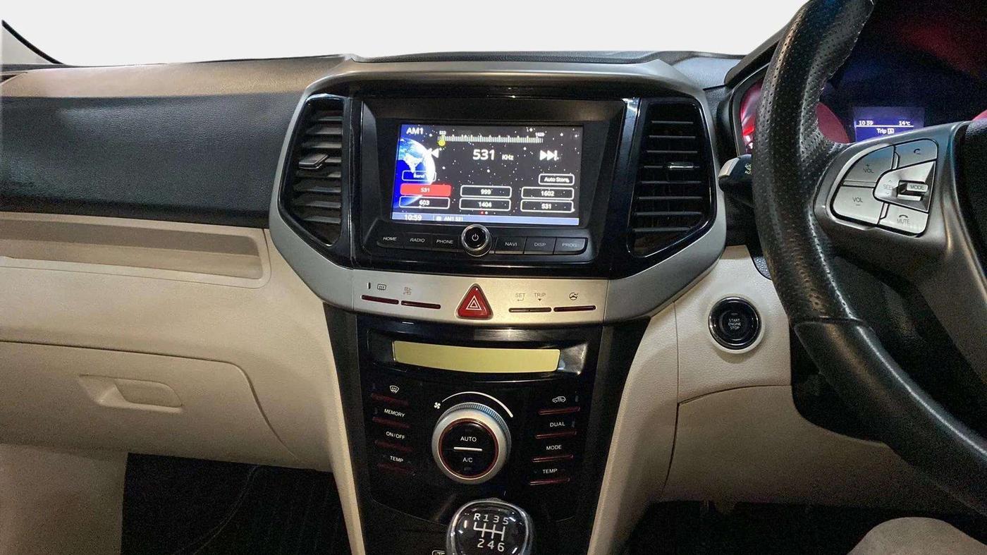 2022 Mahindra XUV300 W8 (O) 1.5 DIESEL, Diesel, Manual, 28,924 km, Air Conditioner