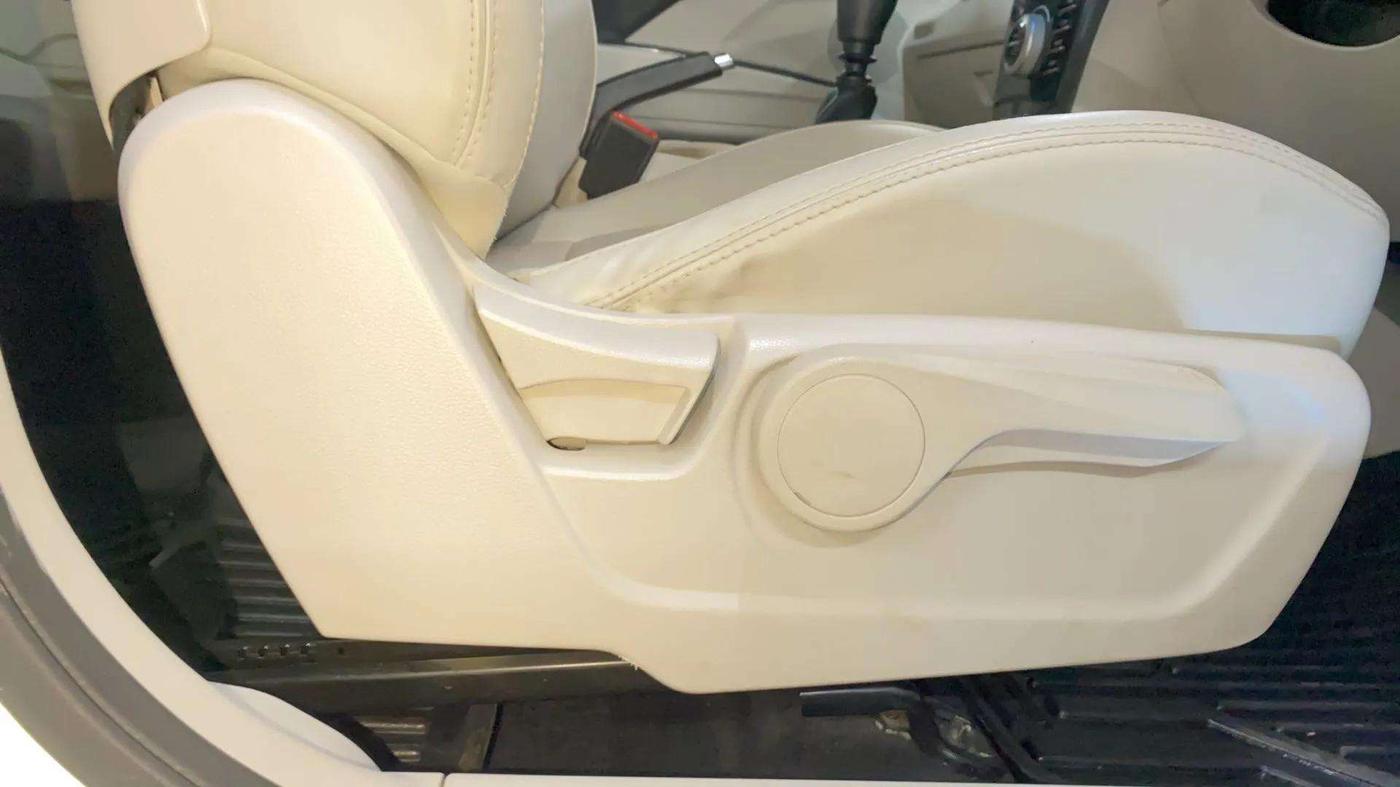 2022 Mahindra XUV300 W8 (O) 1.5 DIESEL, Diesel, Manual, 28,924 km, Driver Side Adjustment Panel