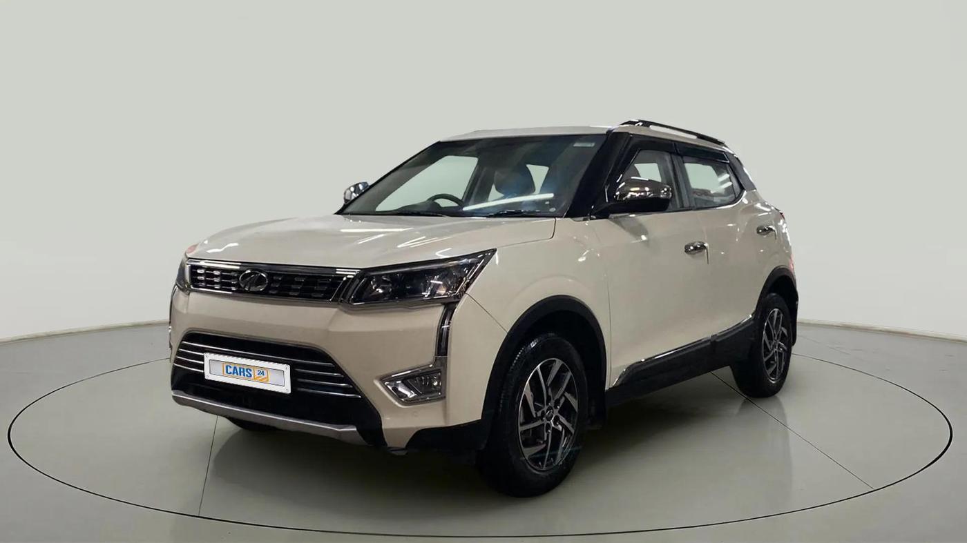 2022 Mahindra XUV300 W8 (O) 1.5 DIESEL, Diesel, Manual, 28,924 km, Left Front Diagonal