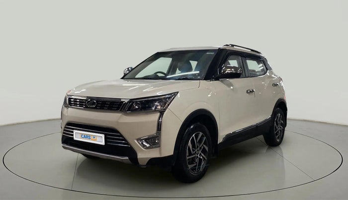 2022 Mahindra XUV300 W8 (O) 1.5 DIESEL, Diesel, Manual, 28,805 km, Left Front Diagonal