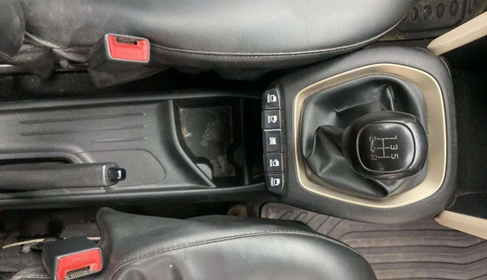 2019 Hyundai NEW SANTRO MAGNA, Petrol, Manual, 66,845 km, Gear Lever