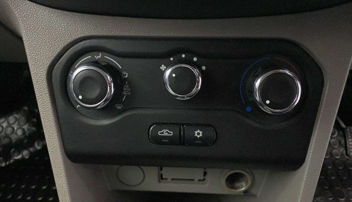 2017 Tata Tiago XM PETROL, Petrol, Manual, 87,246 km, AC Unit - Directional switch has minor damage