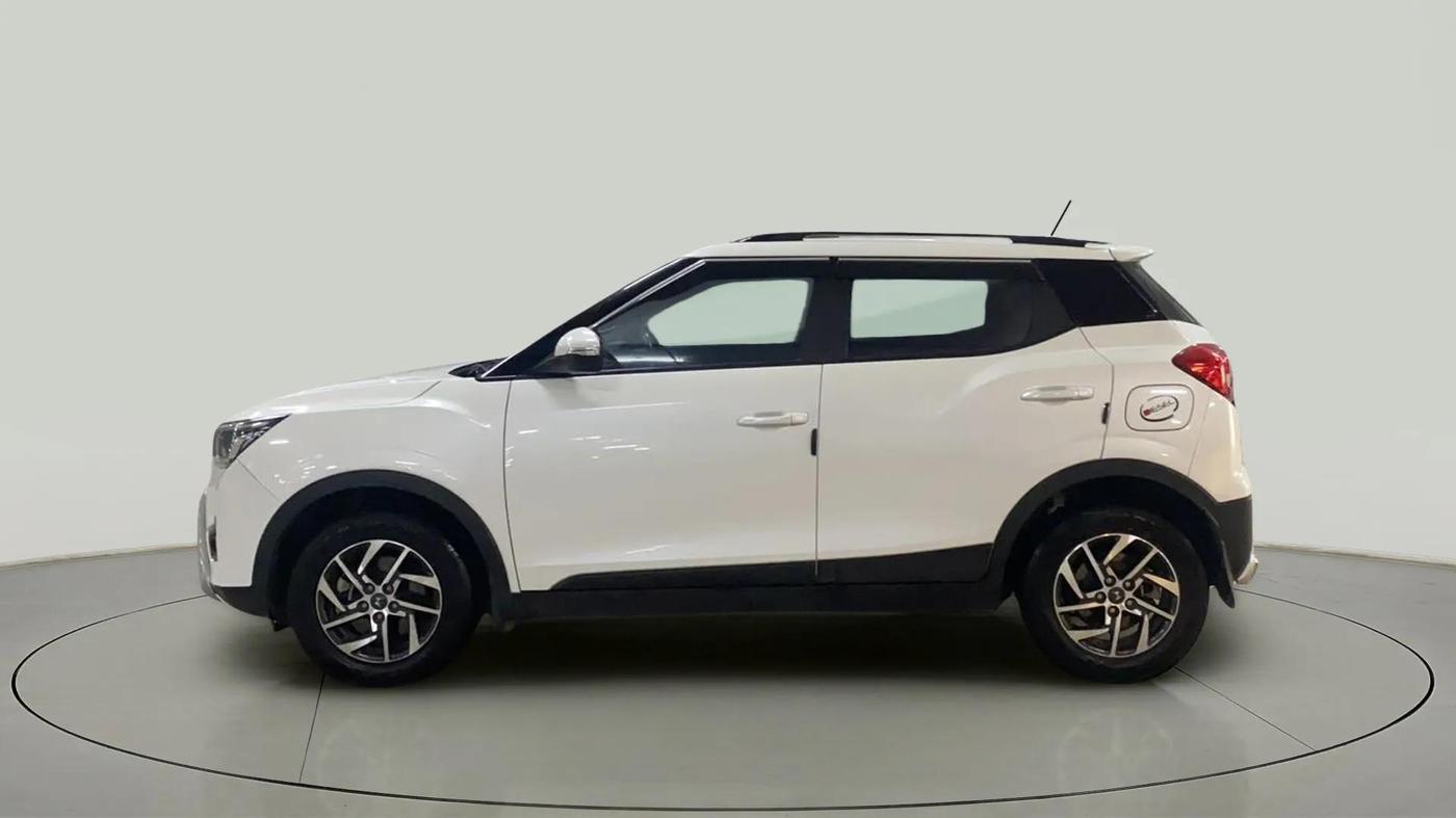 2023 Mahindra XUV300 W8 (O) 1.5 DIESEL, Diesel, Manual, 24,394 km, Left Side