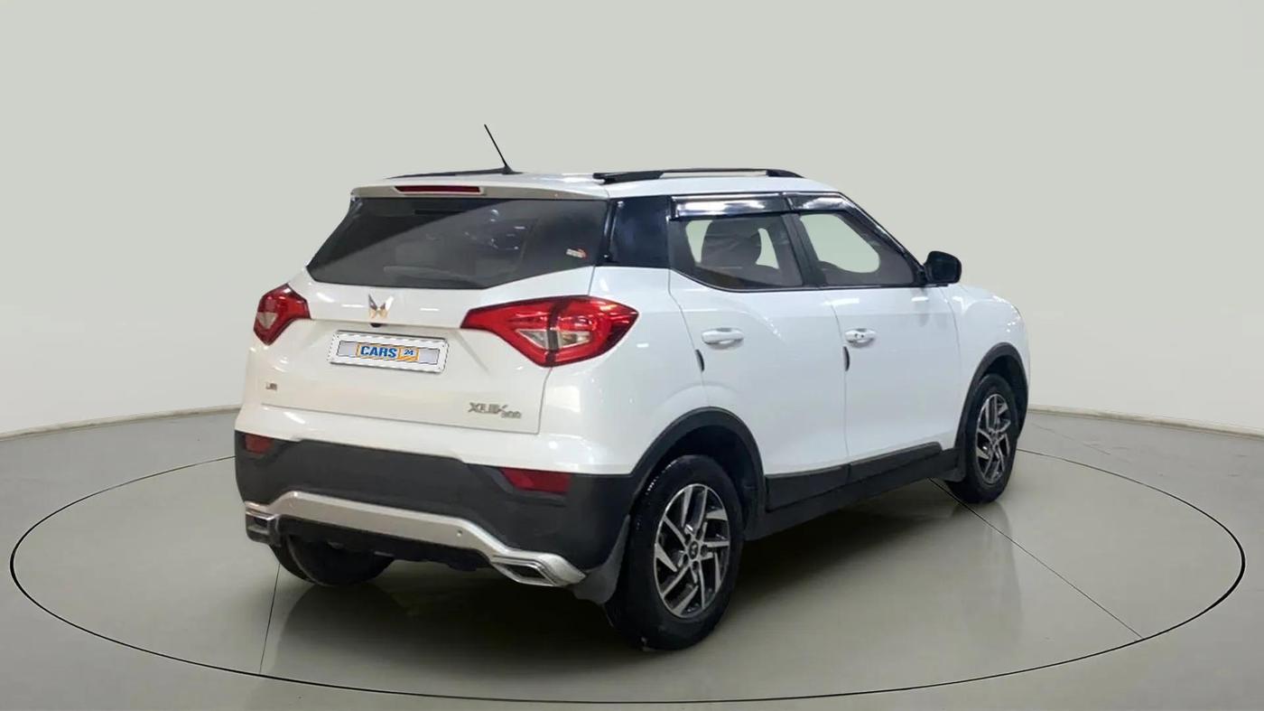 2023 Mahindra XUV300 W8 (O) 1.5 DIESEL, Diesel, Manual, 24,394 km, Right Back Diagonal