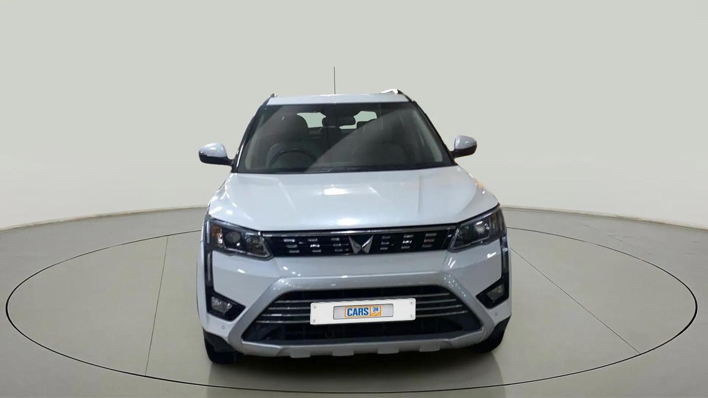 2023 Mahindra XUV300 W8 (O) 1.5 DIESEL, Diesel, Manual, 24,394 km, Front