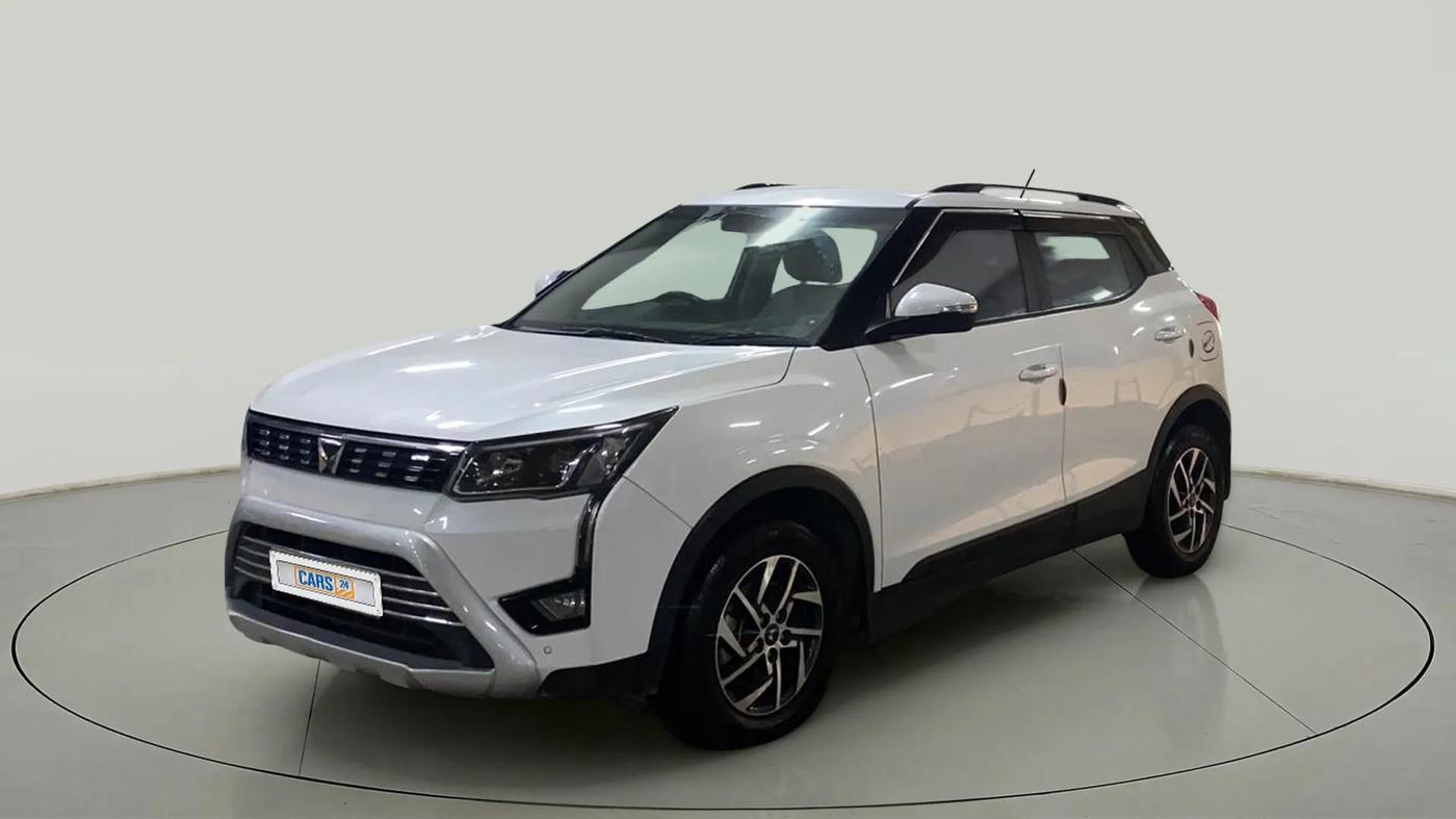 2023 Mahindra XUV300 W8 (O) 1.5 DIESEL, Diesel, Manual, 24,394 km, Left Front Diagonal