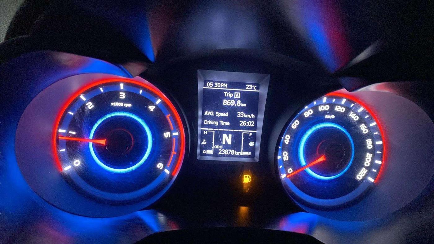 2023 Mahindra XUV300 W8 (O) 1.5 DIESEL, Diesel, Manual, 24,394 km, Odometer Image