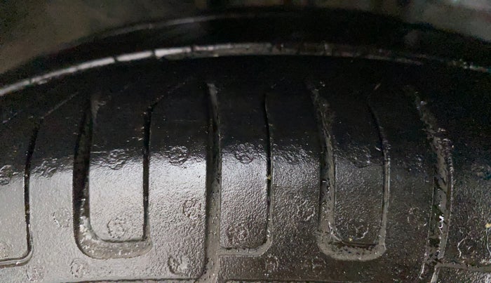 2017 Renault Kwid RXT 1.0, Petrol, Manual, 62,810 km, Right Front Tyre Tread